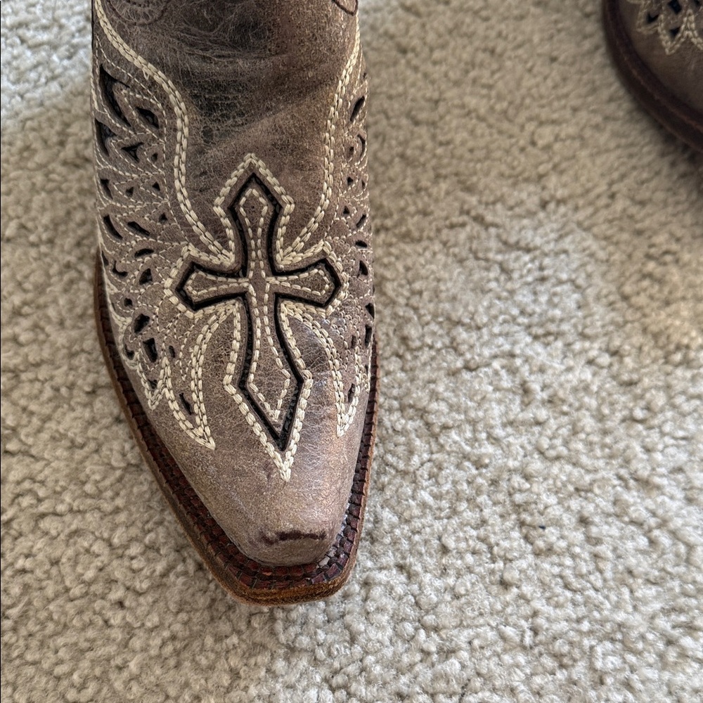 Corral Brown Heeled Boots with Cross Design - Picture 4 of 7